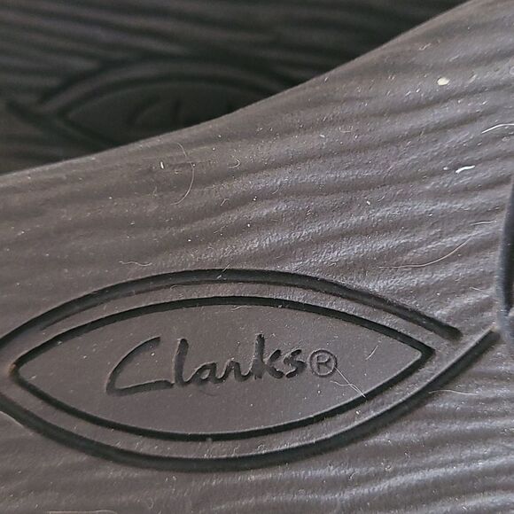 - Clark's Leather Artisian Sandals - Picture 9 of 10